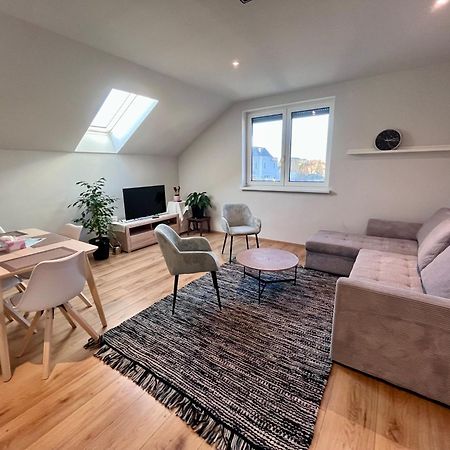 Cozy Apartment Near Vienna Airport Швехат Екстериор снимка